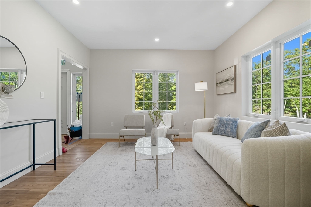 9 Lovis Ave Wakefield, MA 01880 9 Lovis Ave Wakefield, MA 01880