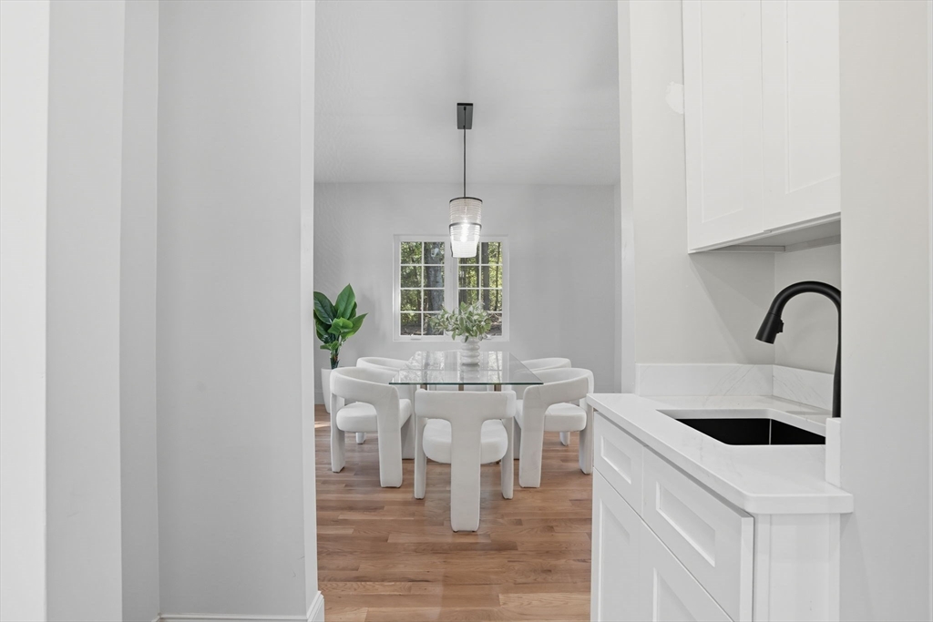 9 Lovis Ave Wakefield, MA 01880 9 Lovis Ave Wakefield, MA 01880