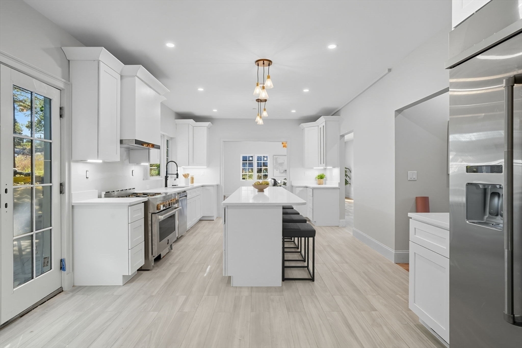 9 Lovis Ave Wakefield, MA 01880 9 Lovis Ave Wakefield, MA 01880