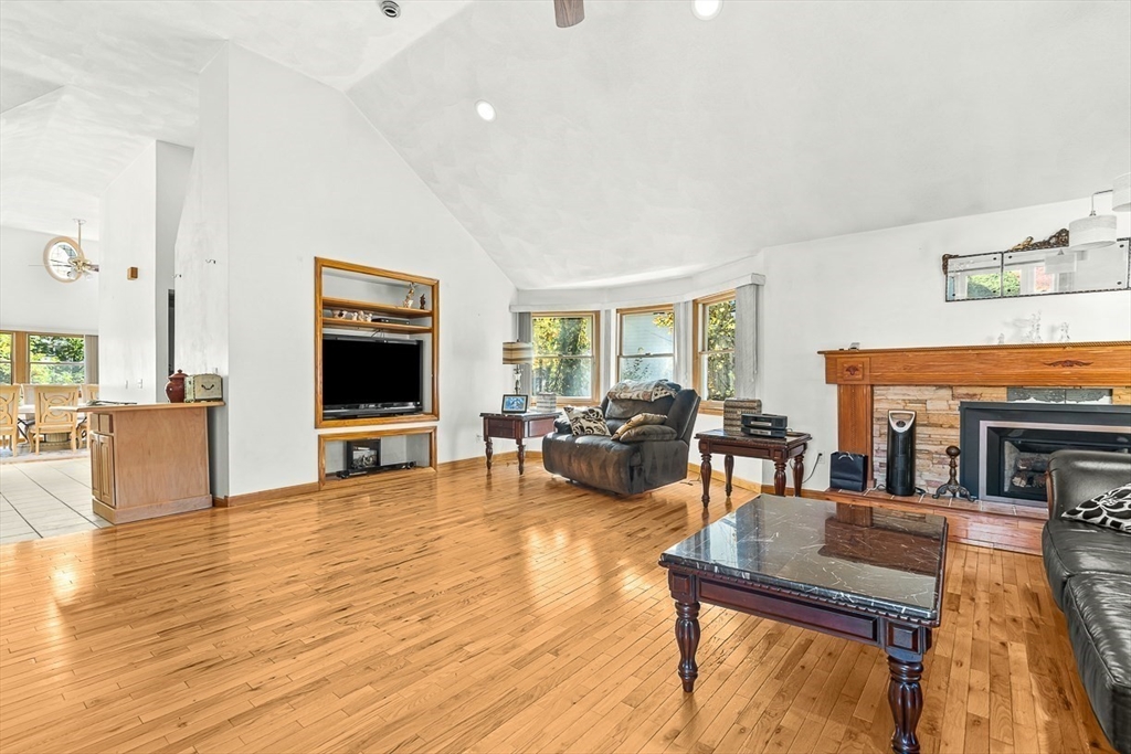 1 Ludlow Ave Wakefield, MA 01880 1 Ludlow Ave Wakefield, MA 01880