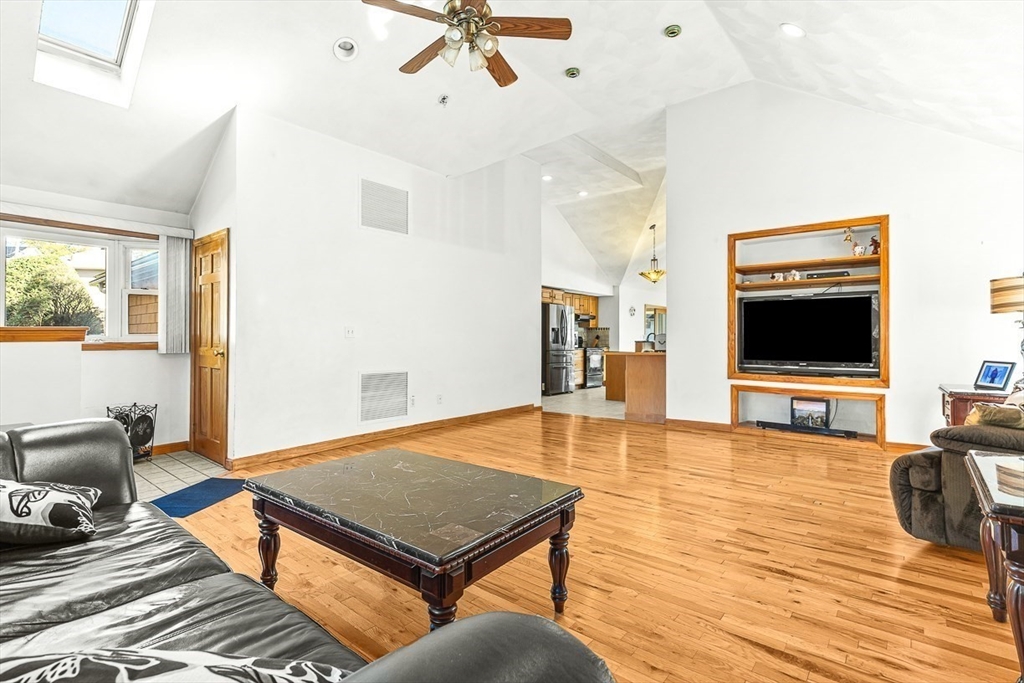1 Ludlow Ave Wakefield, MA 01880 1 Ludlow Ave Wakefield, MA 01880