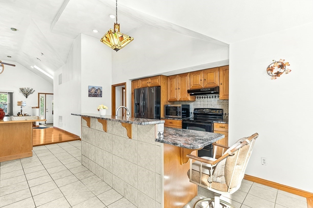 1 Ludlow Ave Wakefield, MA 01880 1 Ludlow Ave Wakefield, MA 01880