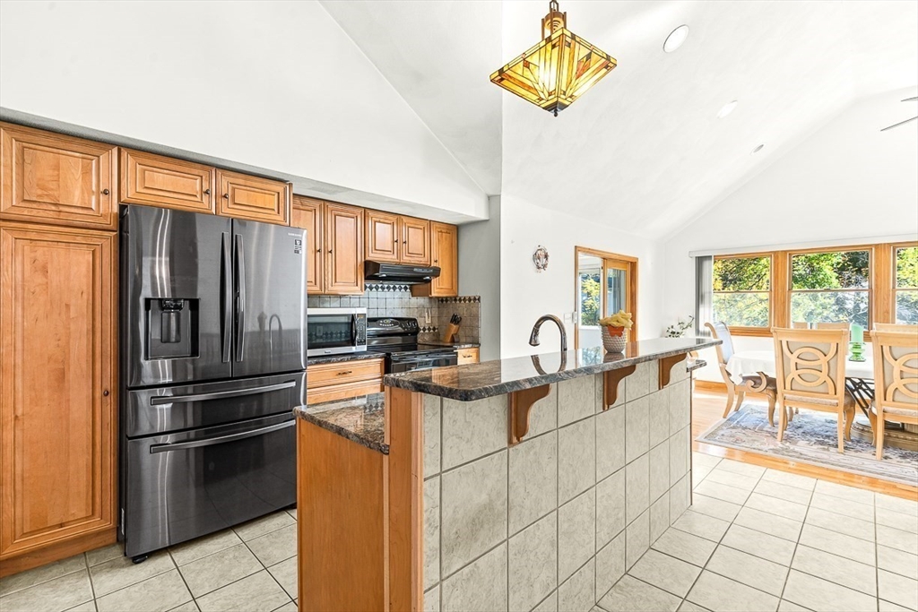 1 Ludlow Ave Wakefield, MA 01880 1 Ludlow Ave Wakefield, MA 01880