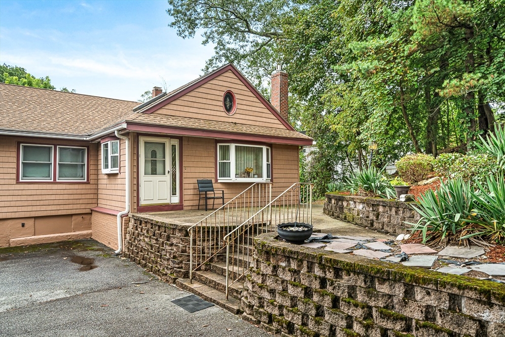 1 Ludlow Ave Wakefield, MA 01880 1 Ludlow Ave Wakefield, MA 01880
