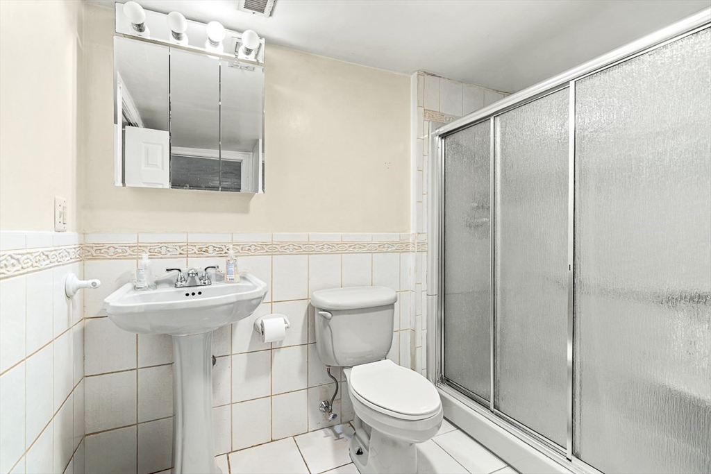 1 Ludlow Ave Wakefield, MA 01880 1 Ludlow Ave Wakefield, MA 01880