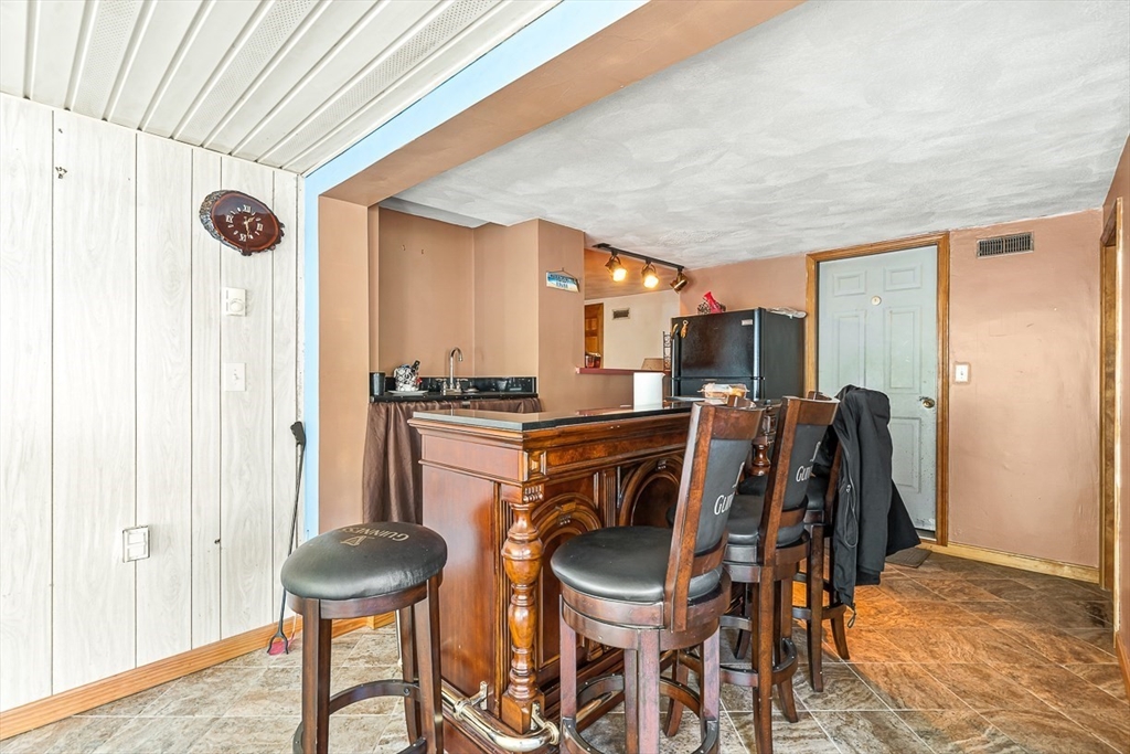 1 Ludlow Ave Wakefield, MA 01880 1 Ludlow Ave Wakefield, MA 01880