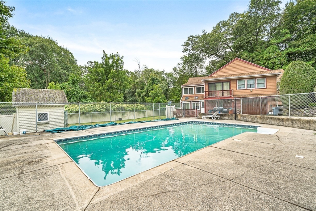 1 Ludlow Ave Wakefield, MA 01880 1 Ludlow Ave Wakefield, MA 01880