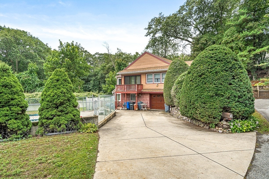 1 Ludlow Ave Wakefield, MA 01880 1 Ludlow Ave Wakefield, MA 01880