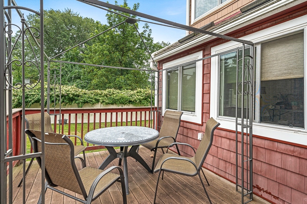 1 Ludlow Ave Wakefield, MA 01880 1 Ludlow Ave Wakefield, MA 01880