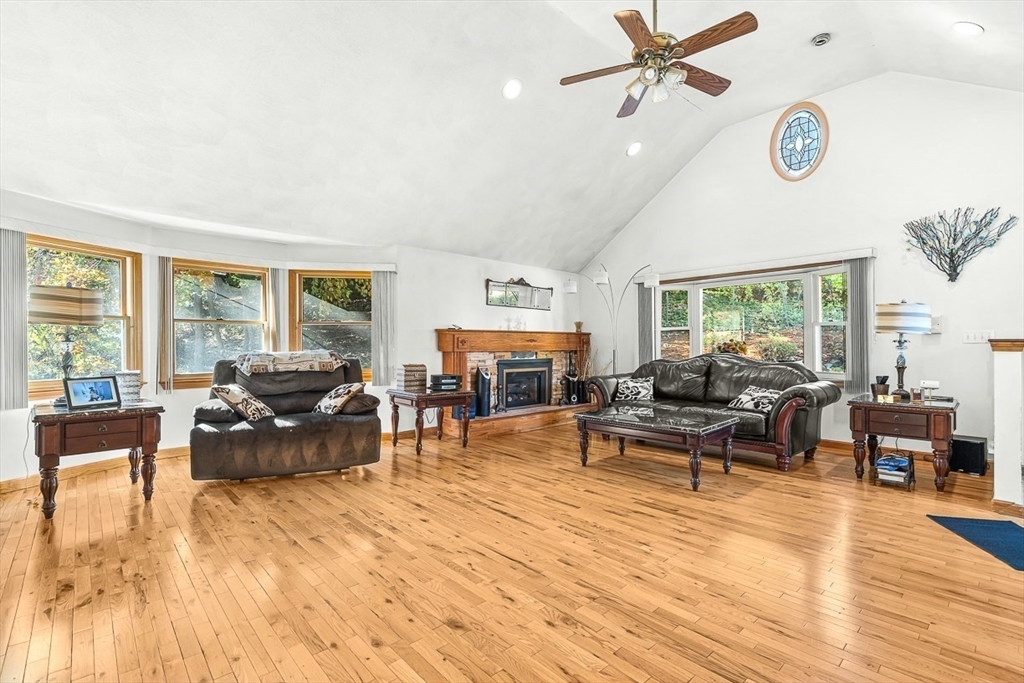 1 Ludlow Ave Wakefield, MA 01880 1 Ludlow Ave Wakefield, MA 01880