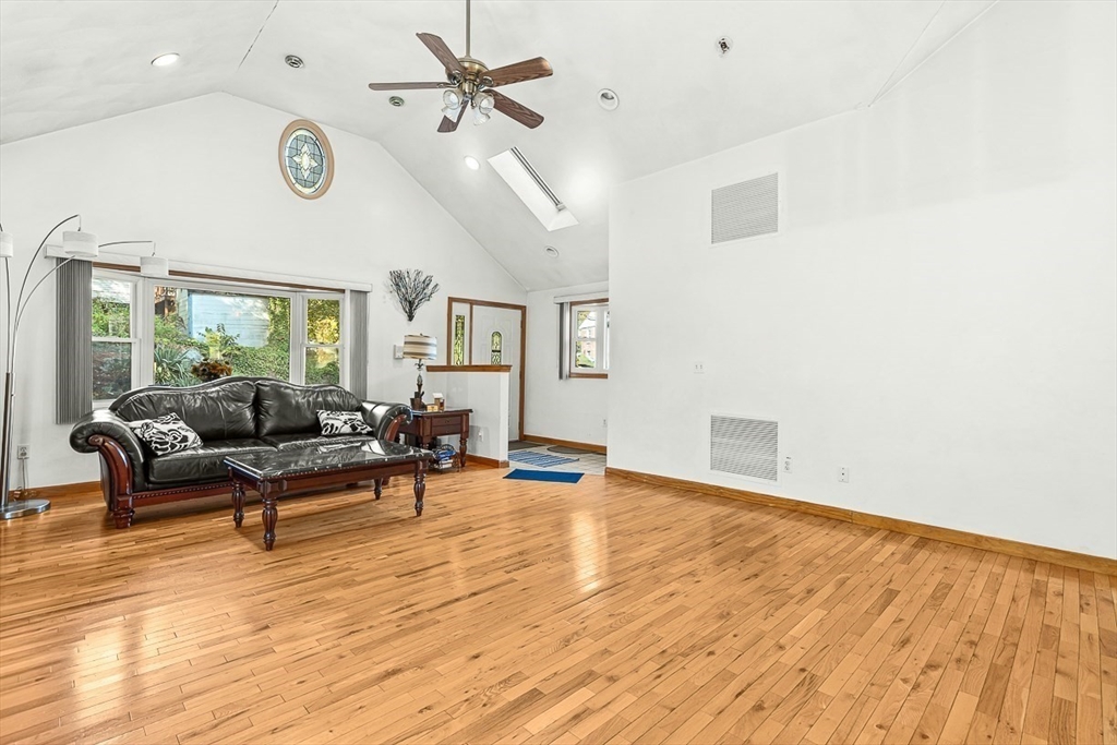 1 Ludlow Ave Wakefield, MA 01880 1 Ludlow Ave Wakefield, MA 01880