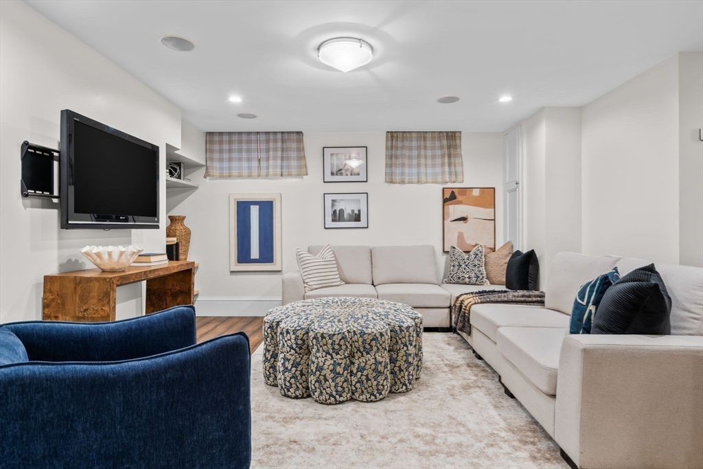 15 West Cedar St Boston, MA 02108