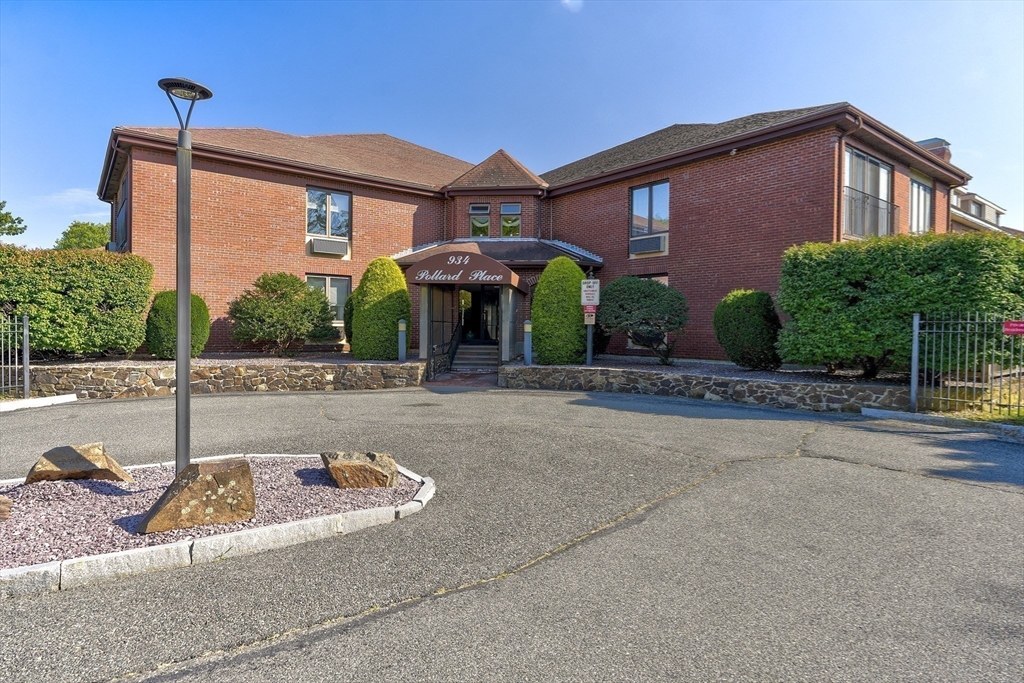 934 Southern Artery #109