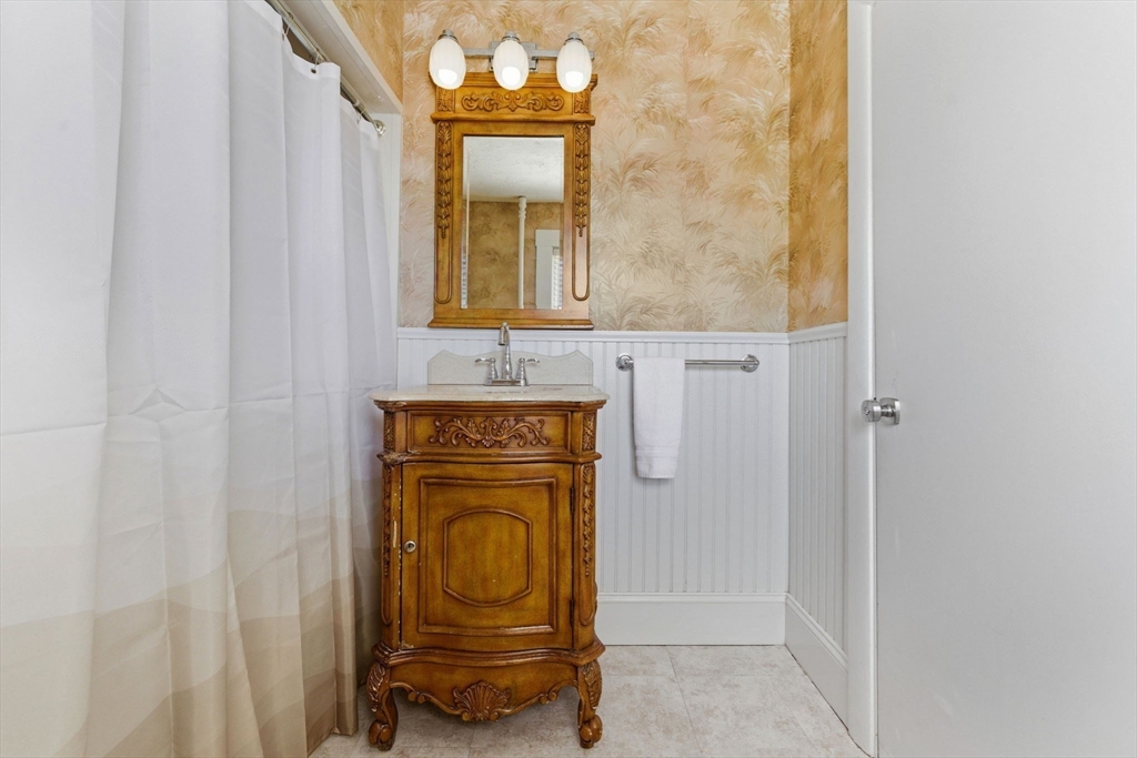 6 Highland St Wakefield, MA 01880