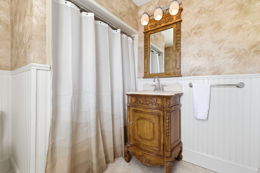 6 Highland St Wakefield, MA 01880