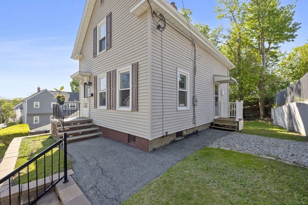 6 Highland St Wakefield, MA 01880