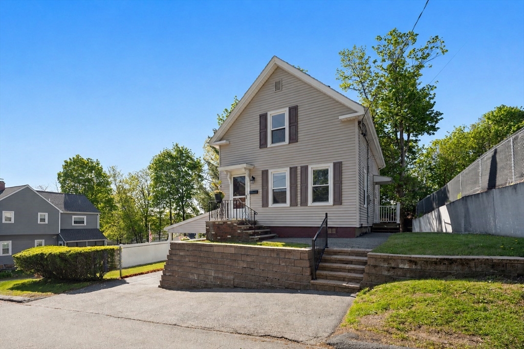 6 Highland St Wakefield, MA 01880