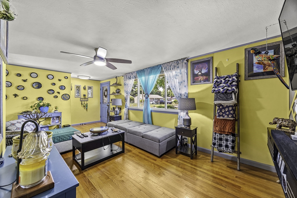 39 Wakefield St Springfield, MA 01151