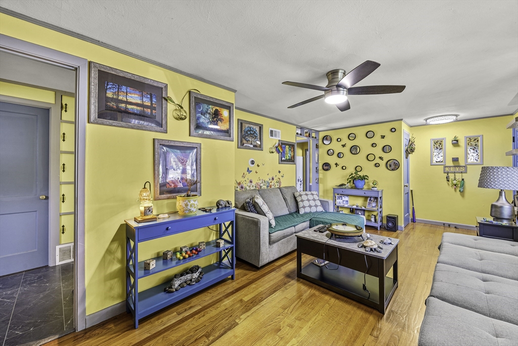 39 Wakefield St Springfield, MA 01151
