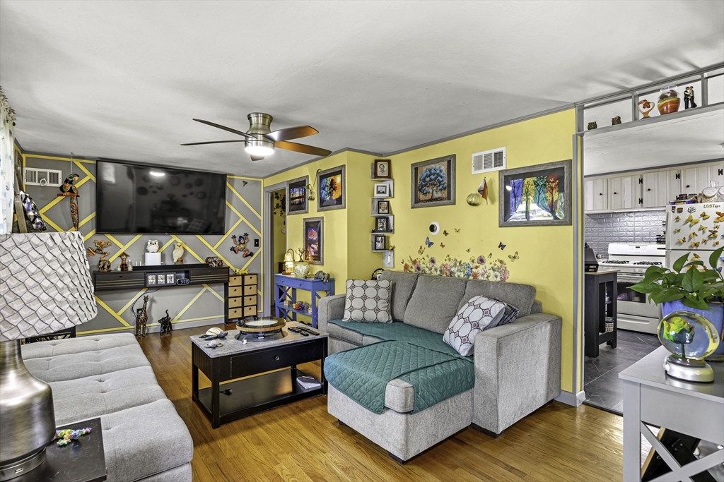 39 Wakefield St Springfield, MA 01151