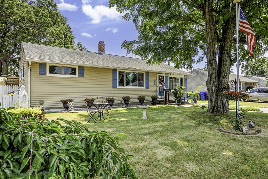 39 Wakefield St Springfield, MA 01151