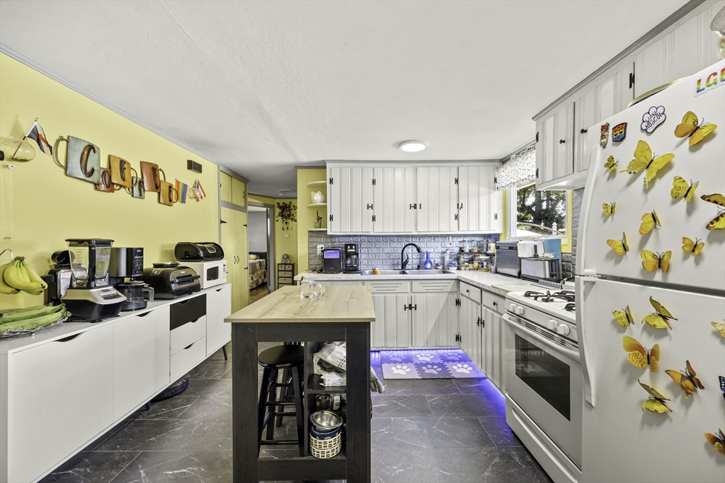 39 Wakefield St Springfield, MA 01151