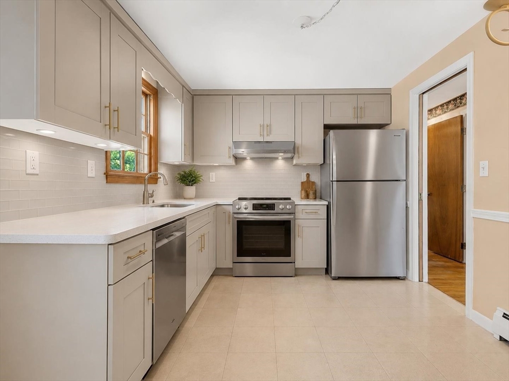 7 Kennedy Cir Wakefield, MA 01880
