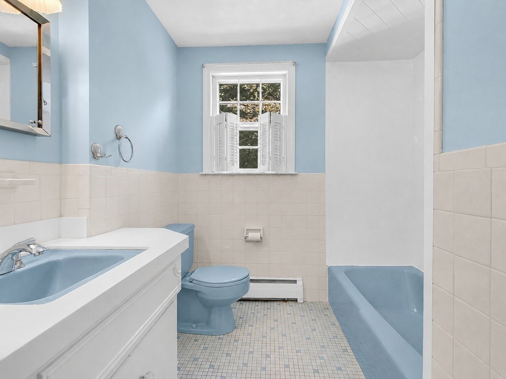 7 Kennedy Cir Wakefield, MA 01880