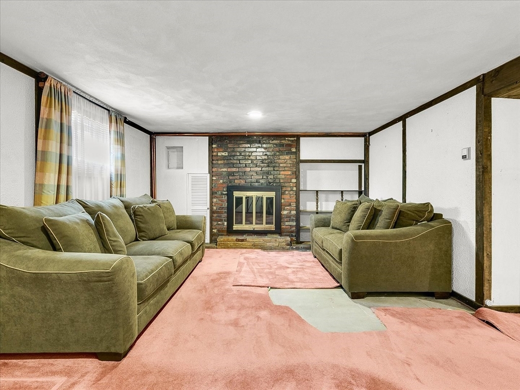 7 Kennedy Cir Wakefield, MA 01880