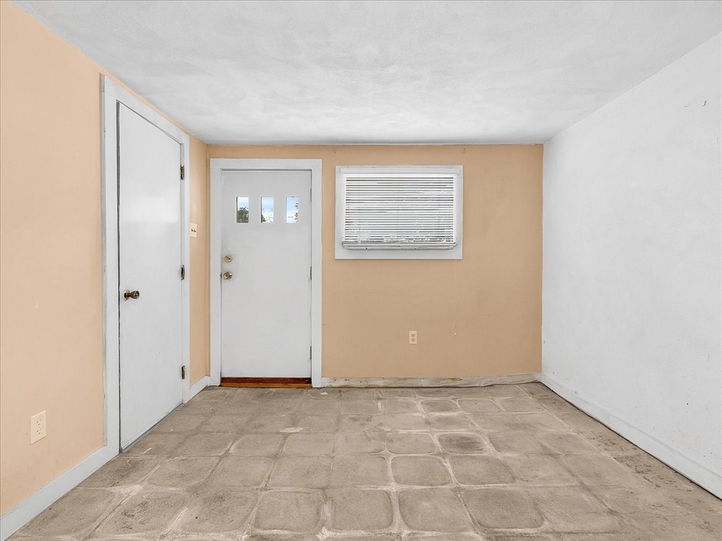 7 Kennedy Cir Wakefield, MA 01880