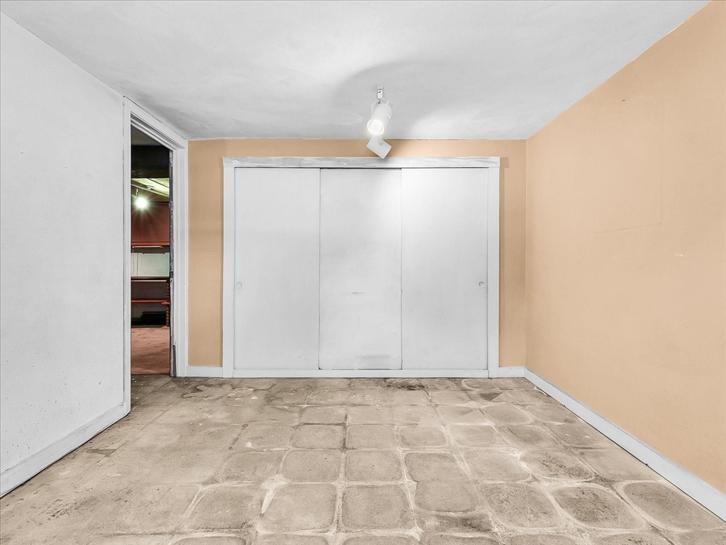 7 Kennedy Cir Wakefield, MA 01880