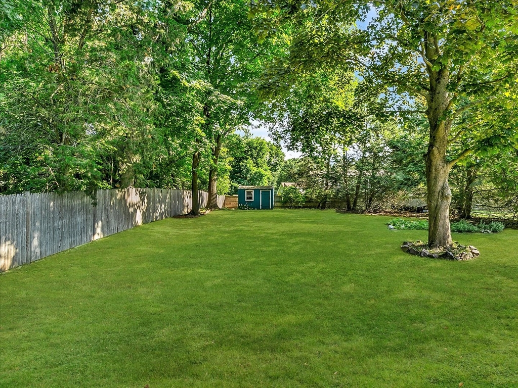 7 Kennedy Cir Wakefield, MA 01880