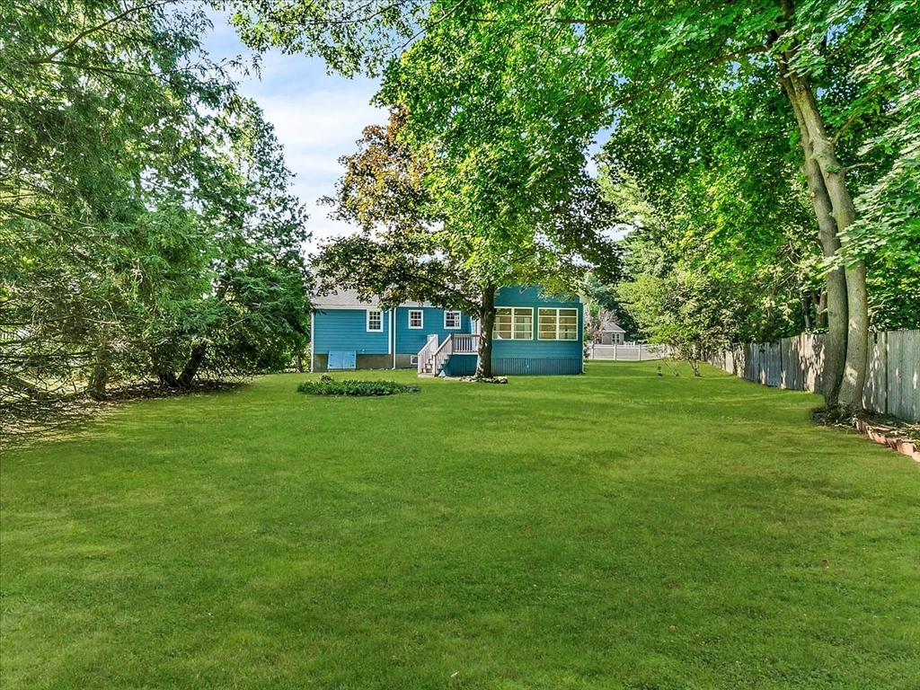 7 Kennedy Cir Wakefield, MA 01880