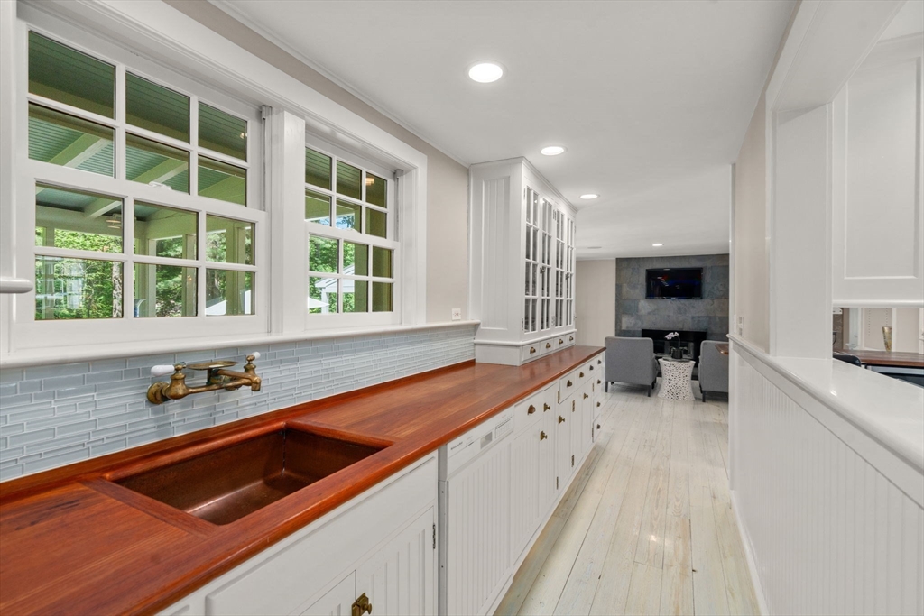 4 Claybrook Rd Dover, MA 02030