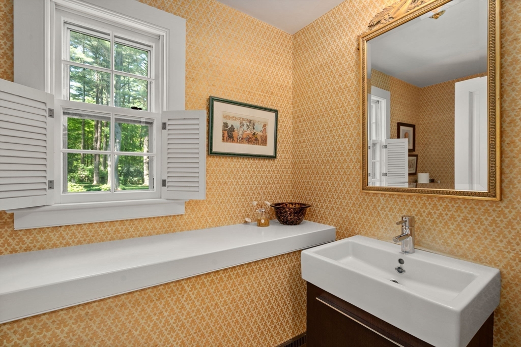 4 Claybrook Rd Dover, MA 02030