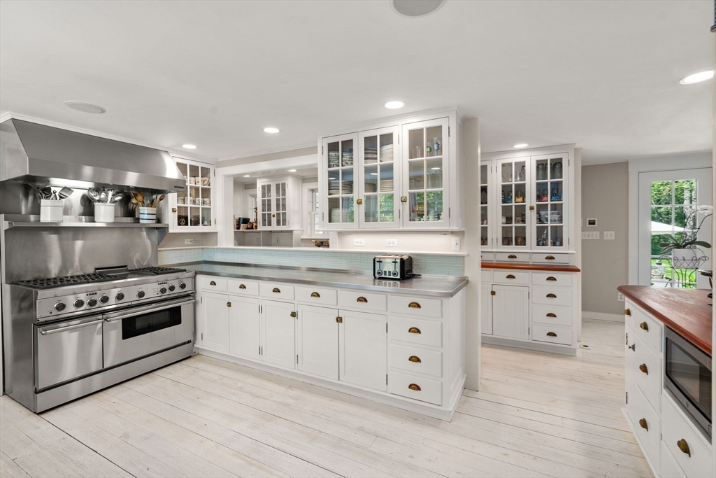 4 Claybrook Rd Dover, MA 02030