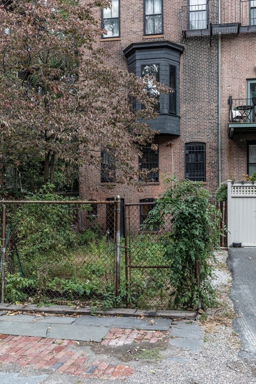 56 Rutland Sq Boston, MA 02118