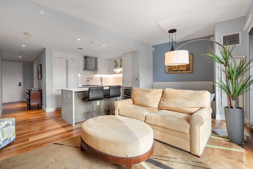 300 Pier 4th Blvd #5K Boston, MA 02110