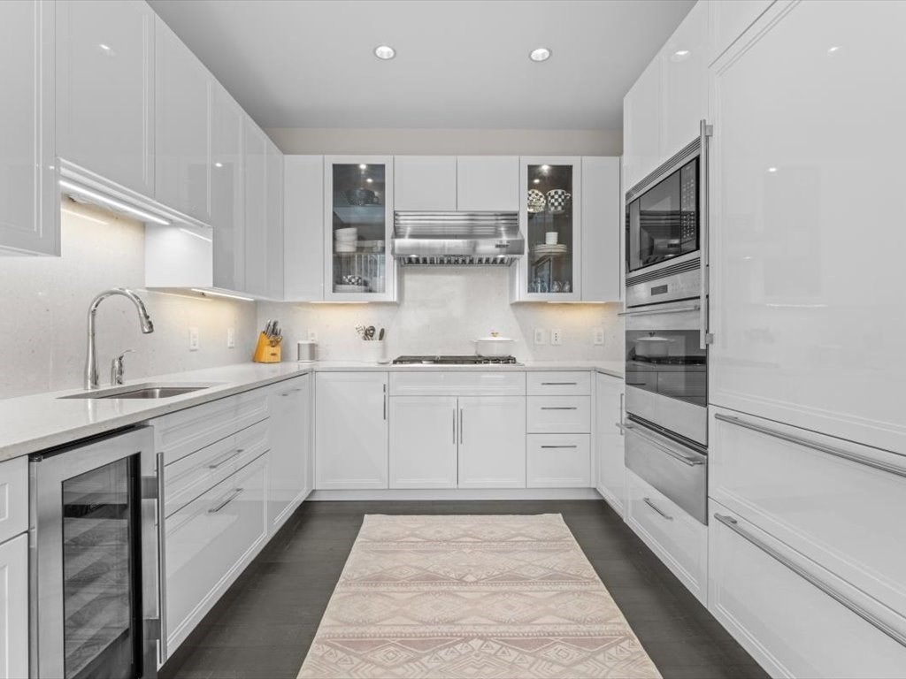 22 Liberty Dr #12G Boston, MA 02210