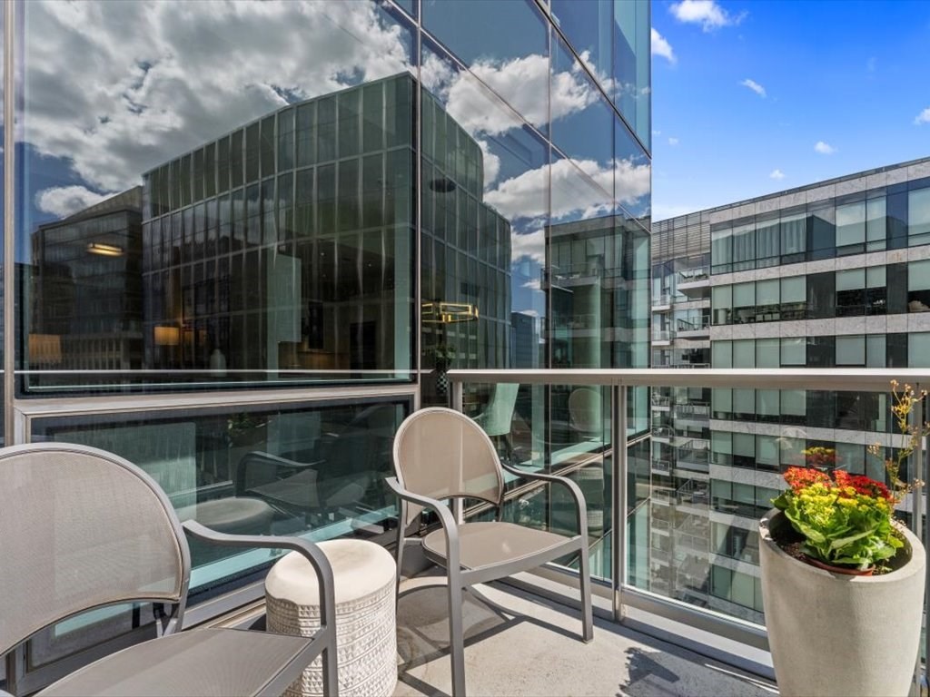 22 Liberty Dr #12G Boston, MA 02210