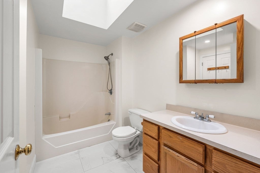 93 Kendrick Rd Wakefield, MA 01880