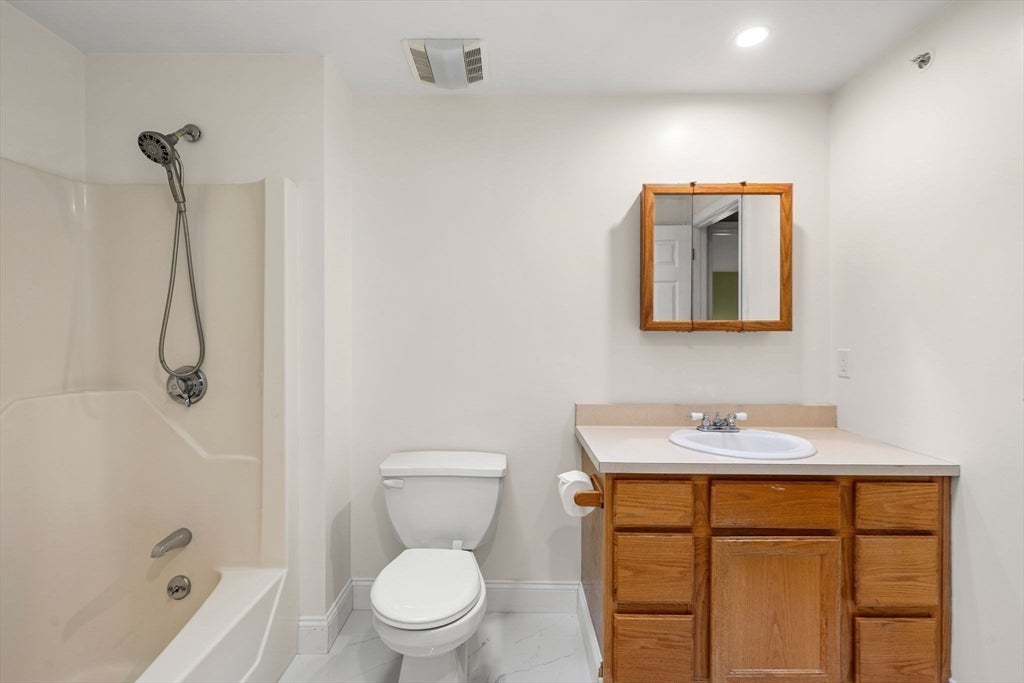93 Kendrick Rd Wakefield, MA 01880