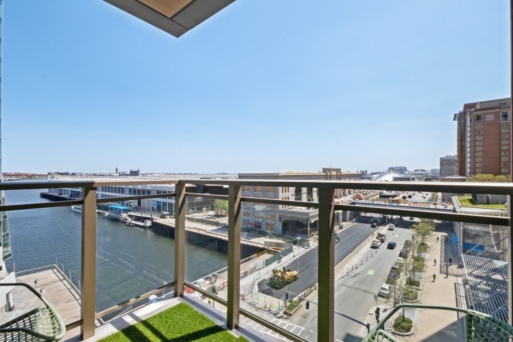 133 Seaport Blvd #822