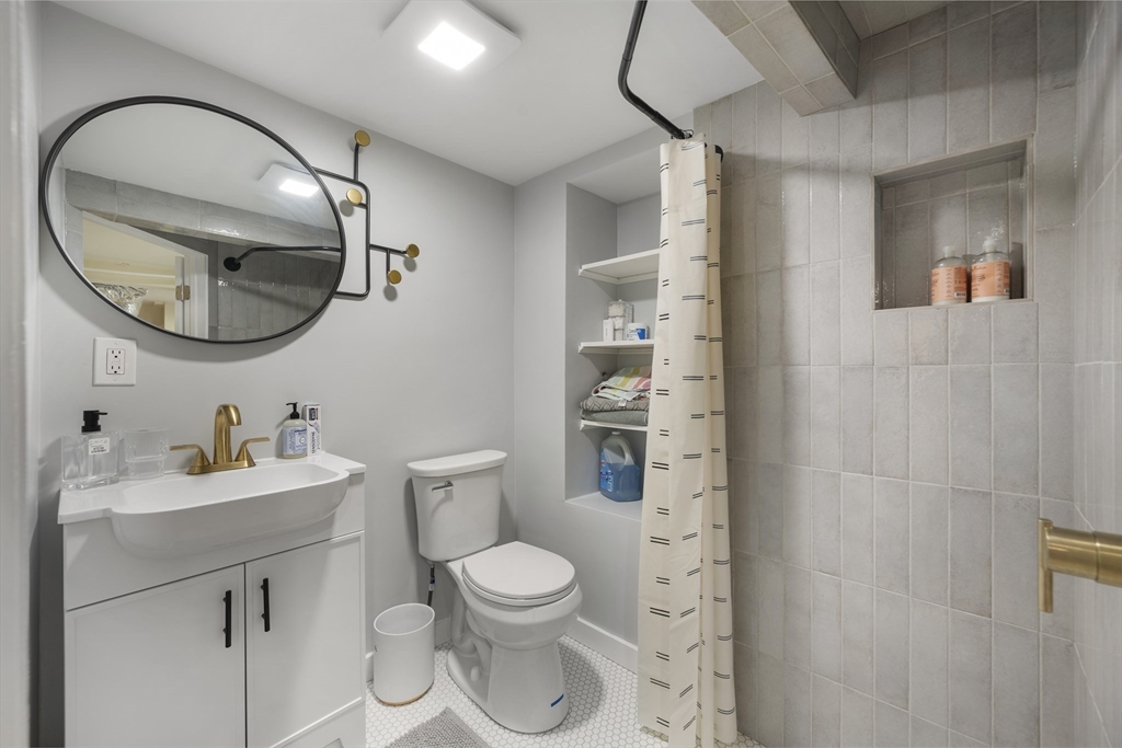 3 Fellsmere Ave Wakefield, MA 01880