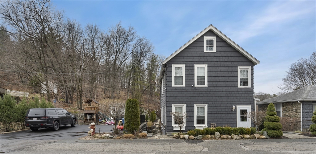 3 Fellsmere Ave Wakefield, MA 01880