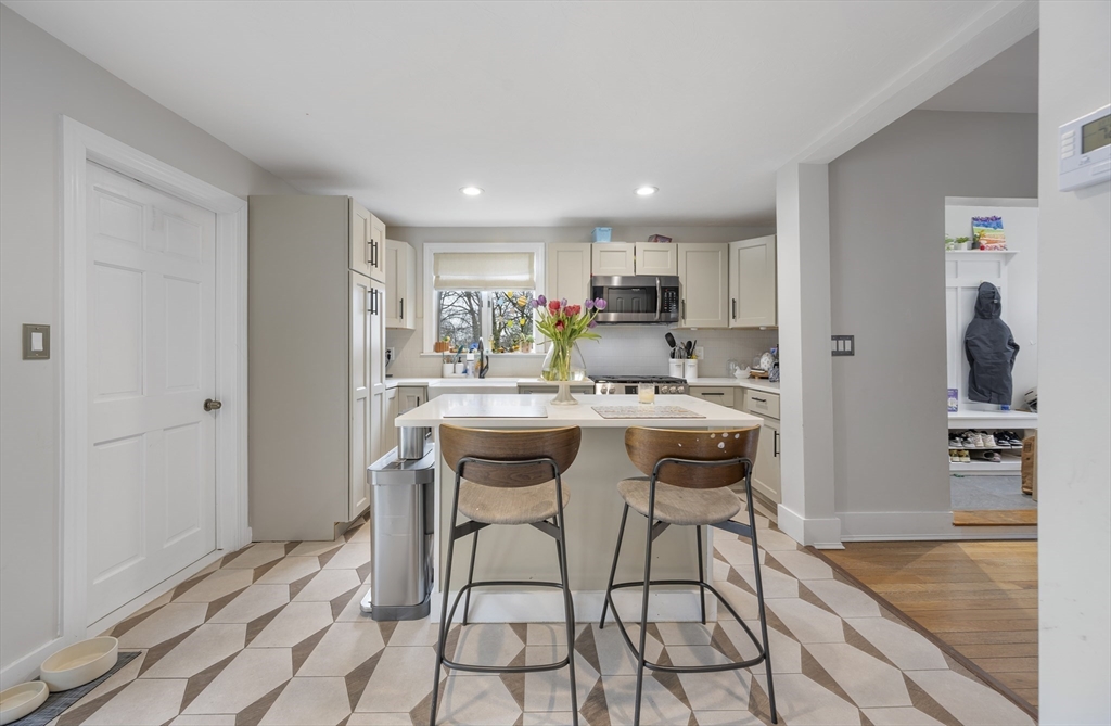 3 Fellsmere Ave Wakefield, MA 01880