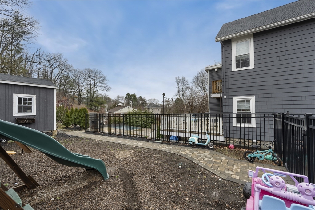 3 Fellsmere Ave Wakefield, MA 01880