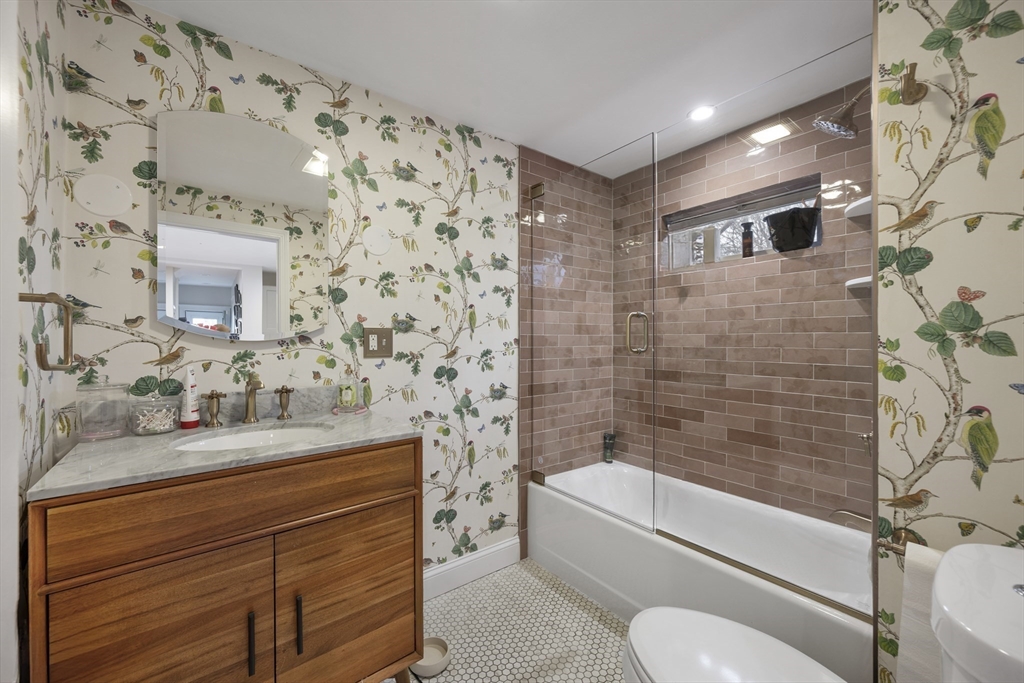 3 Fellsmere Ave Wakefield, MA 01880