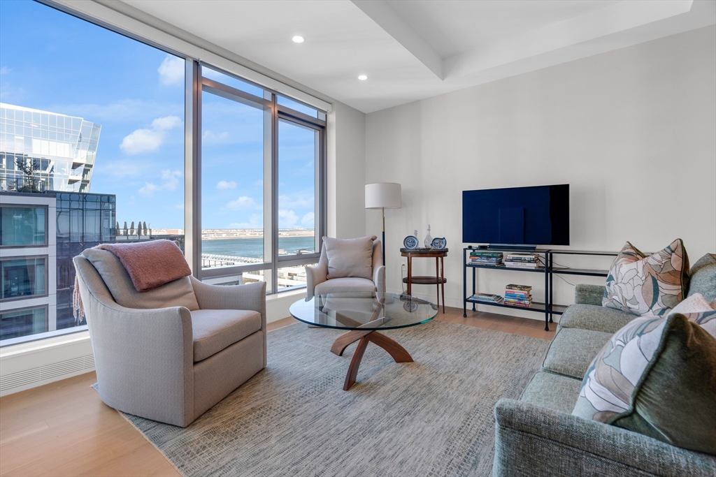 135 Seaport Blvd #1901