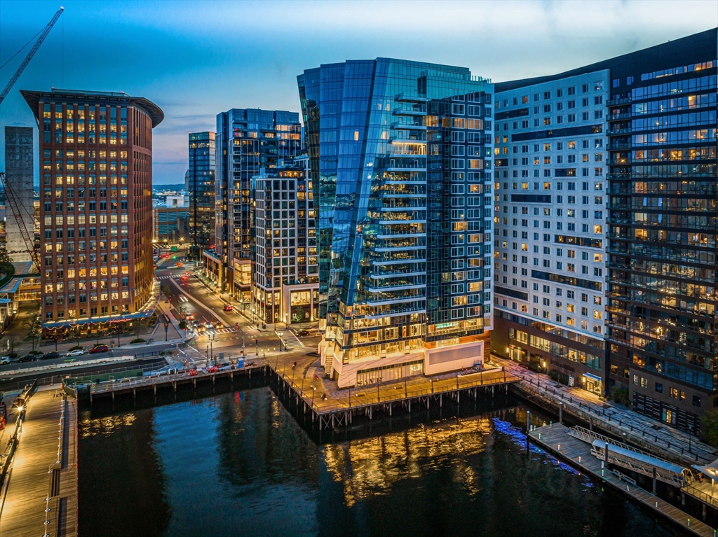 150 Seaport Blvd #17C